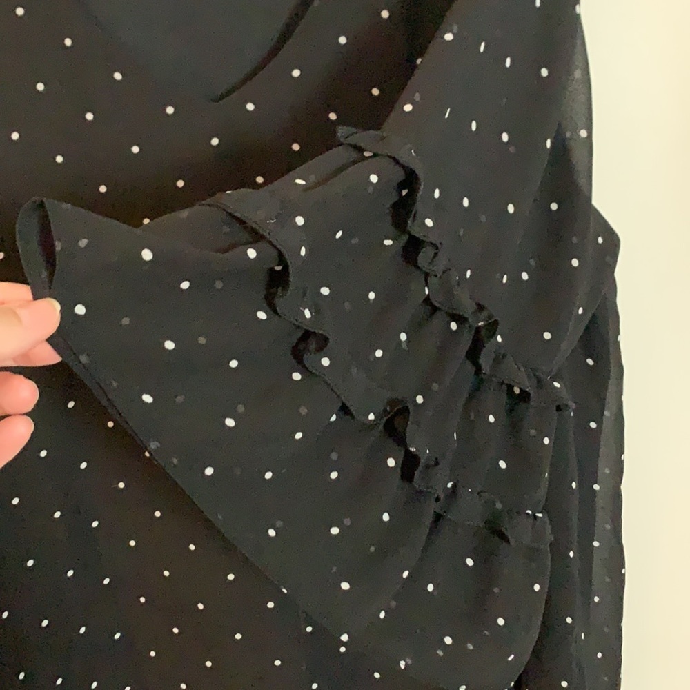 Torrid Classic Black & White Polka Dot V-Neck Ruffled Bell Sleeved Blouse EUC - Picture 3 of 9